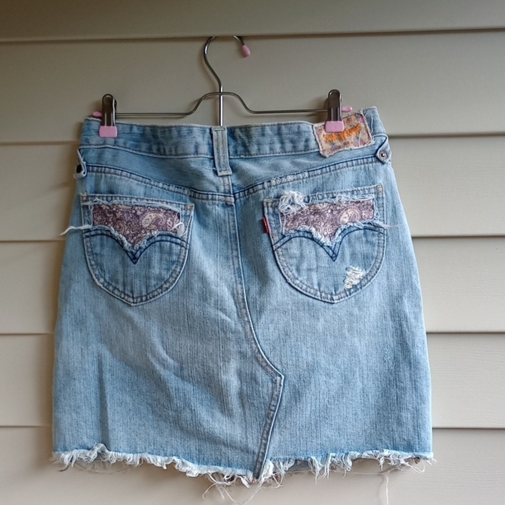 Levi's‎ Denim Mini Skirt with Distressed Accents - Picture 3 of 15